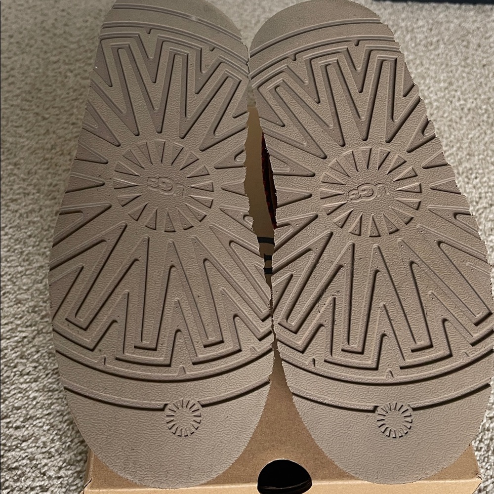 Ugh Tazz, Chestnut, size 8 - Picture 4 of 4